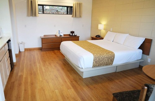 Cathedral City Cove Hotel | CCBC Resort Hotel - A Gay Men's Resort