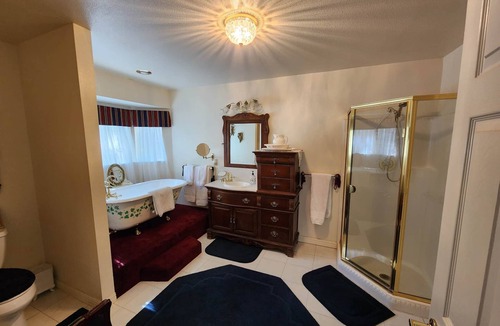 Mariposa House | Cedar Haven - A Hiker's Retreat