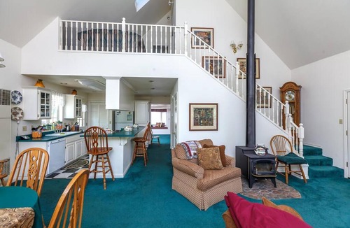 Mariposa House | Cedar Haven - A Hiker's Retreat