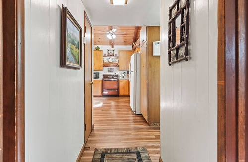 Camp Nelson House | Cedar Pine Cottage | Relaxing Cozy 2BR Cabin