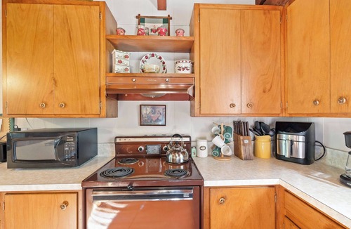 Camp Nelson House | Cedar Pine Cottage | Relaxing Cozy 2BR Cabin