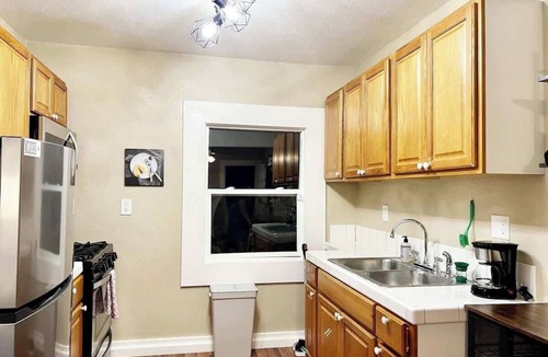 Poets Corner Apartment | Central Berkeley 1BR Home | Near UC + Parking + Garden Acess