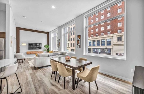Gateway District Apartment | Central Flat w/Pool & Sauna Gym Heart of DT
