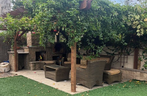 Lincoln Acres House | Central location near beach quiet neighborhood for entertaining