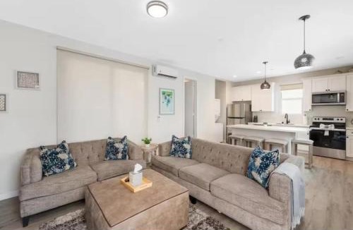City Heights Apartment | Central Townhome 1 King 2 Queen Beds Zoo DT North Park