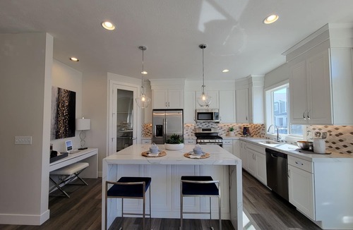 Bluffdale House | Centrally located at the point of the mountain