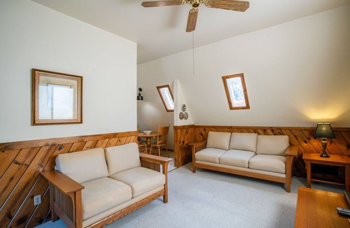 Atascadero Apartment | Centrally located to Wine Country along with a short Drive to the Ocean.
