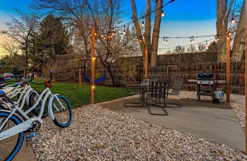 University Acres Apartment | Centrally Located Townhome Near PVH - Dog Friendly