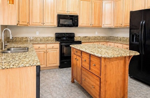 Gulf Hills House | Centrally Located- 2 mi. North of downtown OS with screened porch, full kitchen