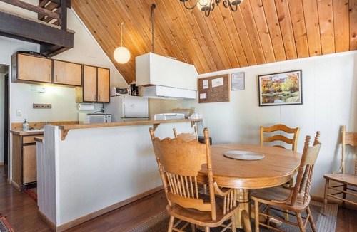 Mammoth Lakes Ski Chalet | Chalet #11, Charming Ski in/Ski Out Steps to the