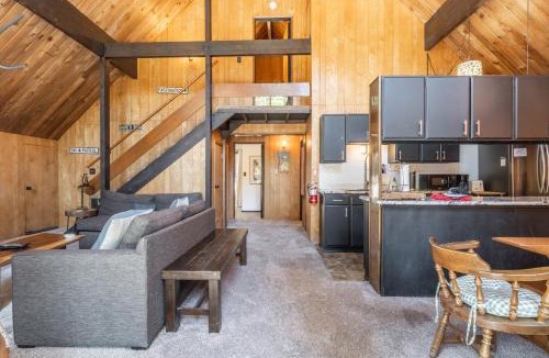 Mammoth Lakes Ski Chalet | Chalet 12 by Mammoth Mountain Chalets