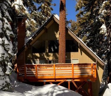 Mammoth Lakes Ski Chalet | Chalet 22 by Mammoth Mountain Chalets