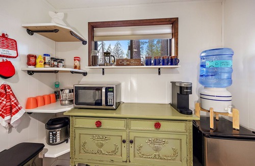 Grants Pass Ski Chalet | Chalet Cabin Near Rogue River: hiking, hunting, fishing, and rafting.