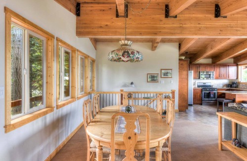 Chamberlands House | Chamberland Getaway | Lake Views w/Deck!