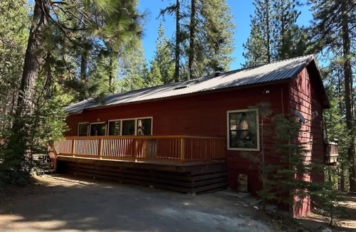 Strawberry House | Changes in Altitude – Spacious Cabin Near Pinecrest Lake & Dodge Ridge
