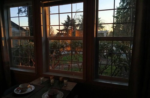Jennings Lodge Apartment | Charming 1-bedroom apt; cleaned with non-toxic, plant based cleaning products