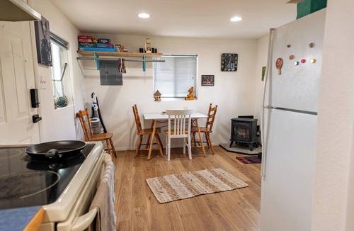 Huson Cottage | Charming 1-bedroom cottage with AC in cozy Huson