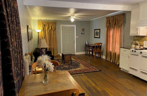 Natchez House | Charming 1-bedroom shotgun style house in historic downtown Natchez