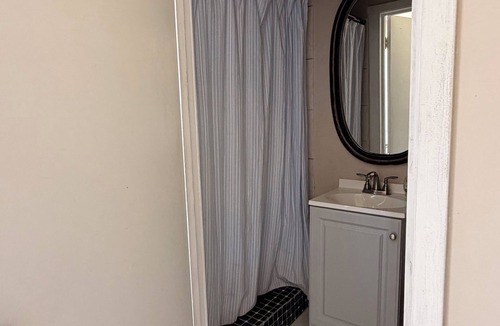 Lancaster Apartment | Charming 1-bedroom studio with AC in lovely Lancaster