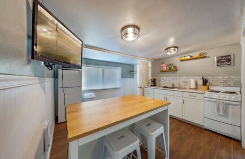 Hedrick Acres House | Charming/1 BR 1 BA/Fenced/Near U of A