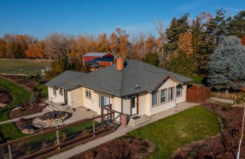 Canyon County Villa | Charming 1920's Cottage