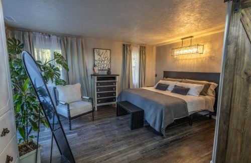 Canyon County Villa | Charming 1920's Cottage