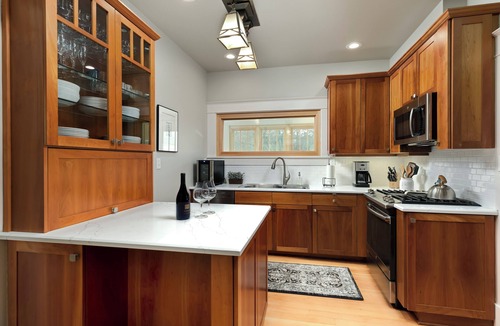 Newberg House | Charming 19th Century Craftsman in the Heart of Wine Country-Pet Friendly!