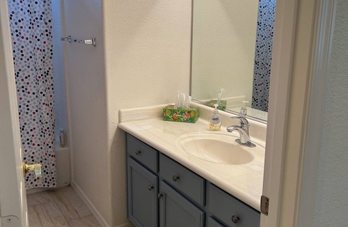 Oakwood House | Charming 2 bed/2 bath home w/pool, WiFi, AC in Chandler gated community