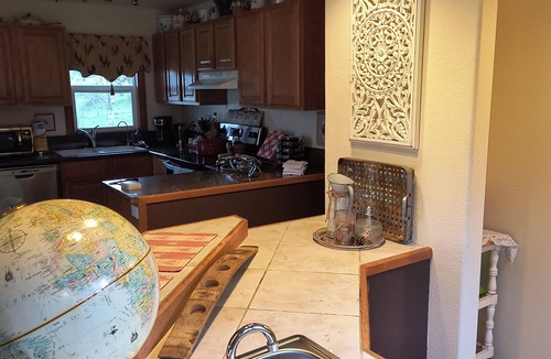 Willamina House | Charming 2-bedroom farmhouse in Willamina's relaxing countryside.