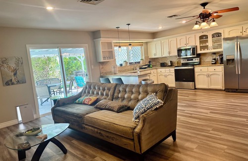 Mary Katherine Estates House | Charming 2-bedroom house in serene Scottsdale with WiFi, AC