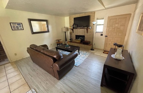 Lincoln Acres House | Charming 2-bedroom house with WiFi and AC in tranquil La Mesa