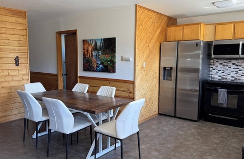 Weed House | Charming 2-bedroom house private setting with amazing Mt. Shasta view