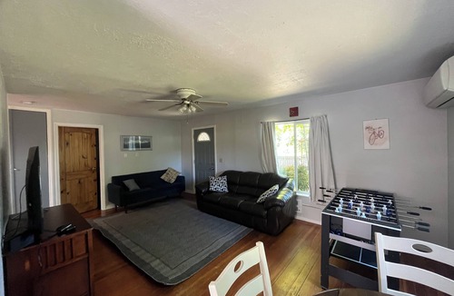 Southeast Eugene House | Charming 2-bedroom house with WiFi, AC in awesome Eugene