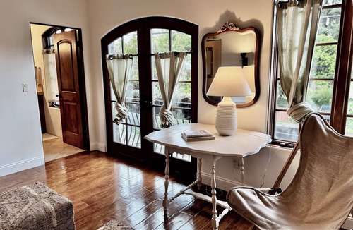 Yountville House | Charming 2-Bedroom Stone House in Downtown Yountville!