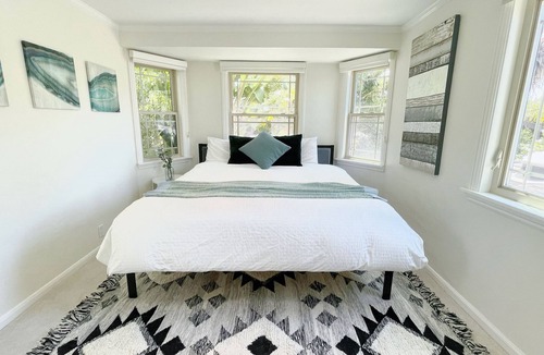 University South House | Charming 2-bedrooms with WiFi and AC in Downtown Palo Alto Near Stanford