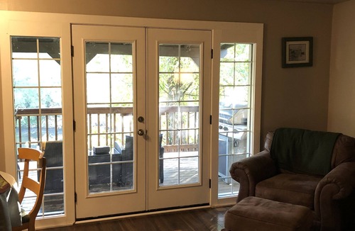 Gold Hill House | Charming 2bed/2bath home with covered deck right on the beautiful Rogue River