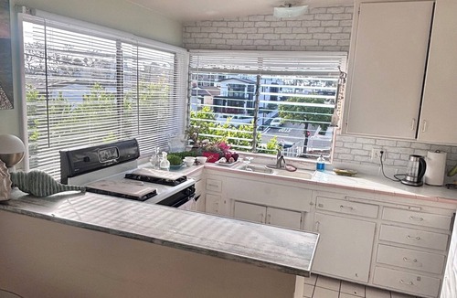 Corona del Mar House | Charming 2BR bungalow-Corona Del Mar in heart of Newport Beach