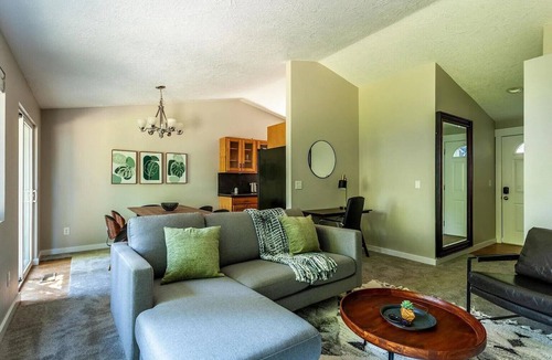 Sherwood - Tualatin South House | Charming 3-Bedroom, 2-Bath Home in Tualatin, Month Stay or Longer