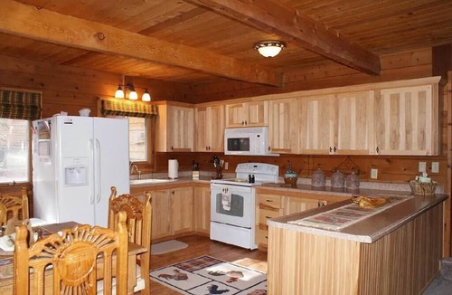 Alpine Cabin | Charming 3 bedroom cabin in the White Mountains, Tal Wi Wi/Alpine with WIFI