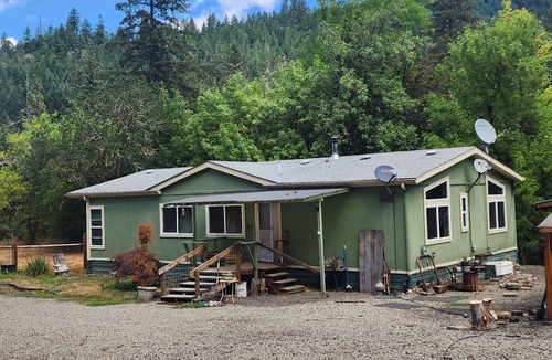 Glide Cabin | Charming 3-bedroom cabin on Little River near 8 picturesque water falls