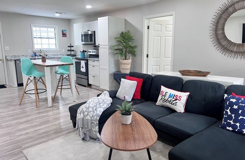 Royal Oaks Cottage | Charming 3-bedroom cottage - 5 minutes to Ole Miss!