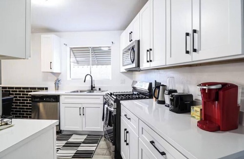 Paradise House | Charming 3-bedroom house in lively Las Vegas