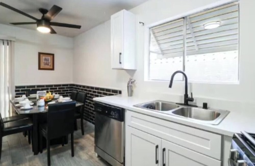 Paradise House | Charming 3-bedroom house in lively Las Vegas