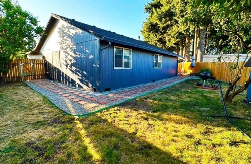 Orchards House | Charming 3- bedroom house with WiFi and AC in delightful Vancouver