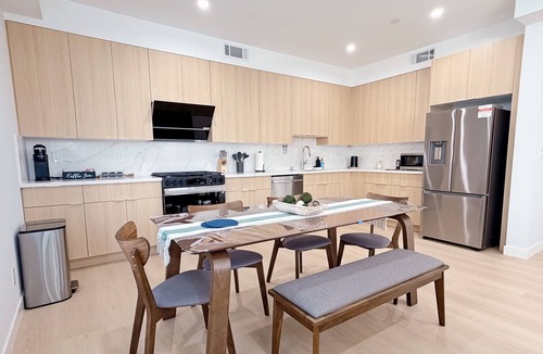 Mid Central House | Charming 3-bedroom house in lovely Pasadena with AC