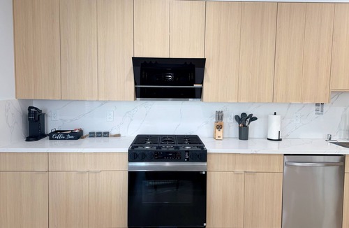 Mid Central House | Charming 3-bedroom house in lovely Pasadena with AC