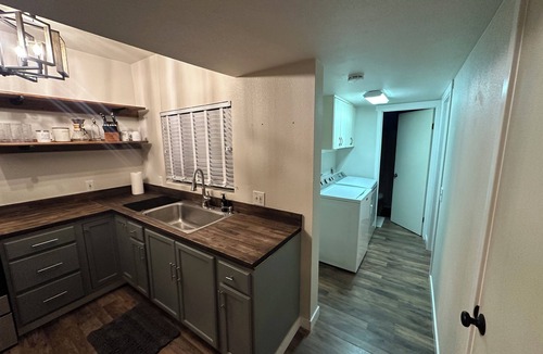 Oak Shores House | Charming 3-bedroom house in Oakshores with AC by the lake