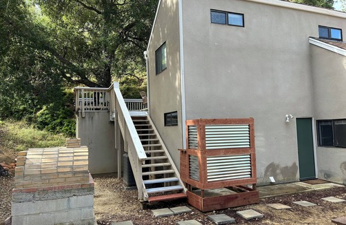 Oak Shores House | Charming 3-bedroom house in Oakshores with AC by the lake