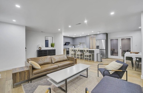 Hayward House | Charming 3-bedroom house with AC and WiFi in Hayward