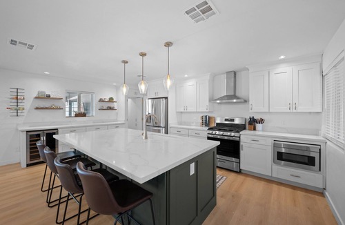 North Mountain House | Charming 3-bedroom house with AC, WiFi in Sunnyslope!